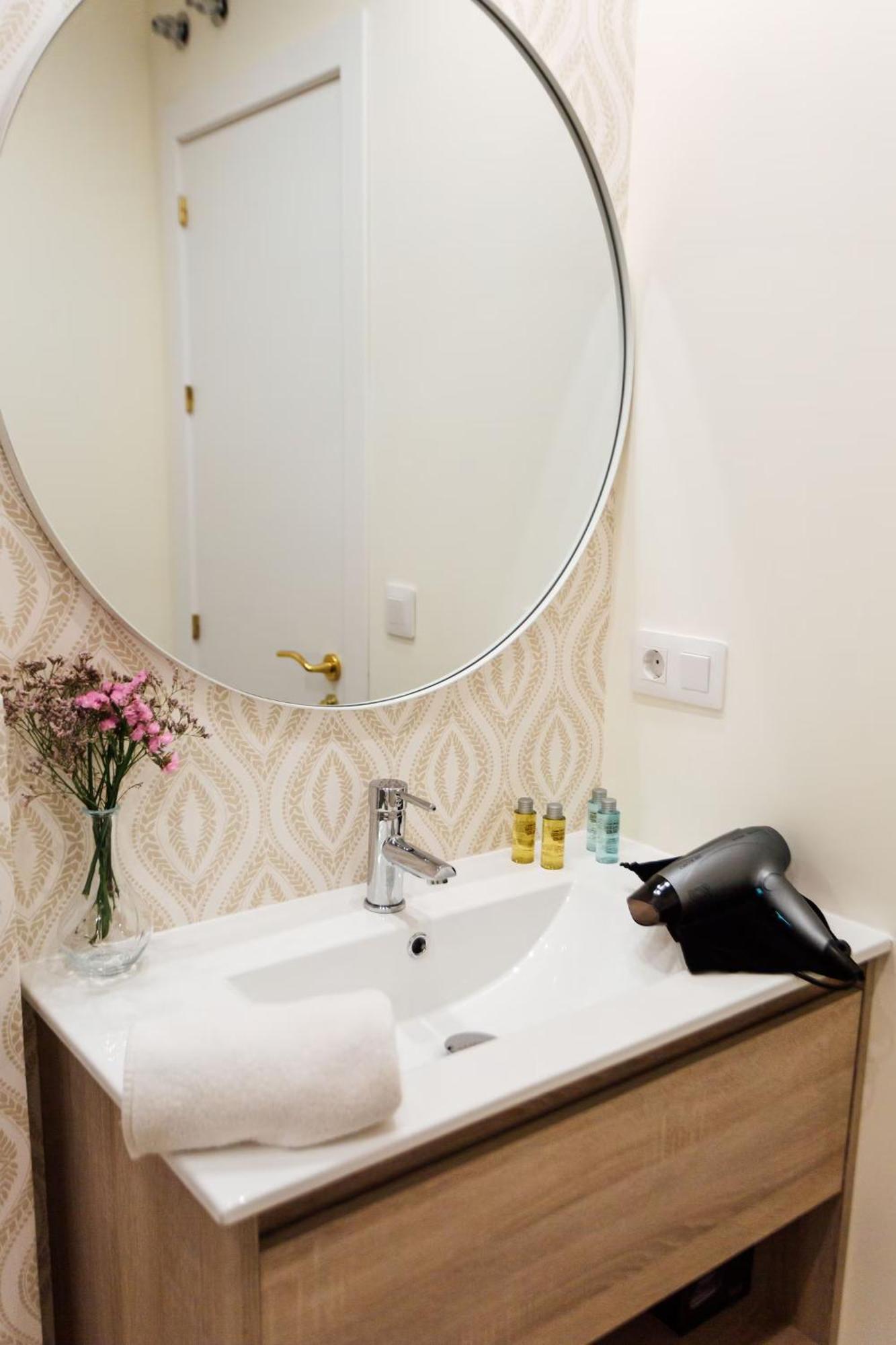 Reformed And Comfy- 2Bd 2Bth- Arenal Daire Sevilla Dış mekan fotoğraf